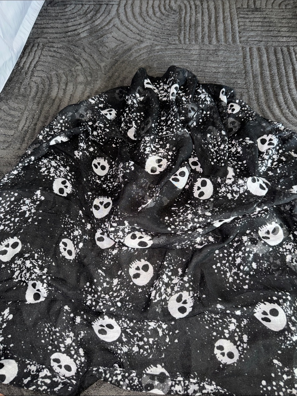 Source Unknown Black & White Skull Print Scarf